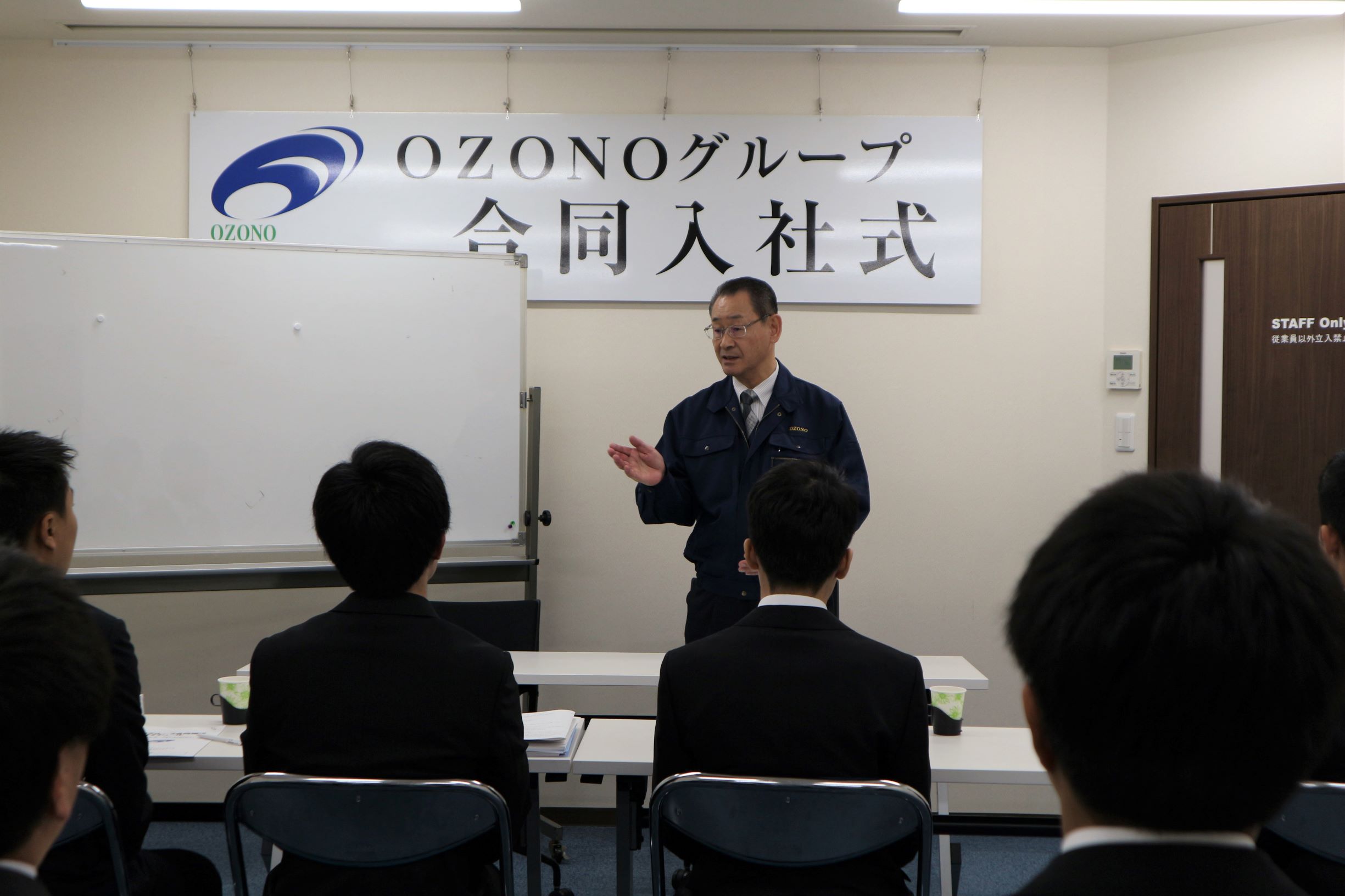 尾園建設 新入社員事務所研修風景