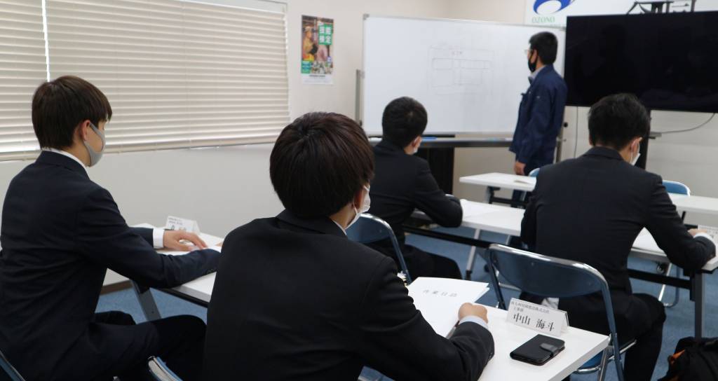 尾園建設　新入社員事務所研修風景