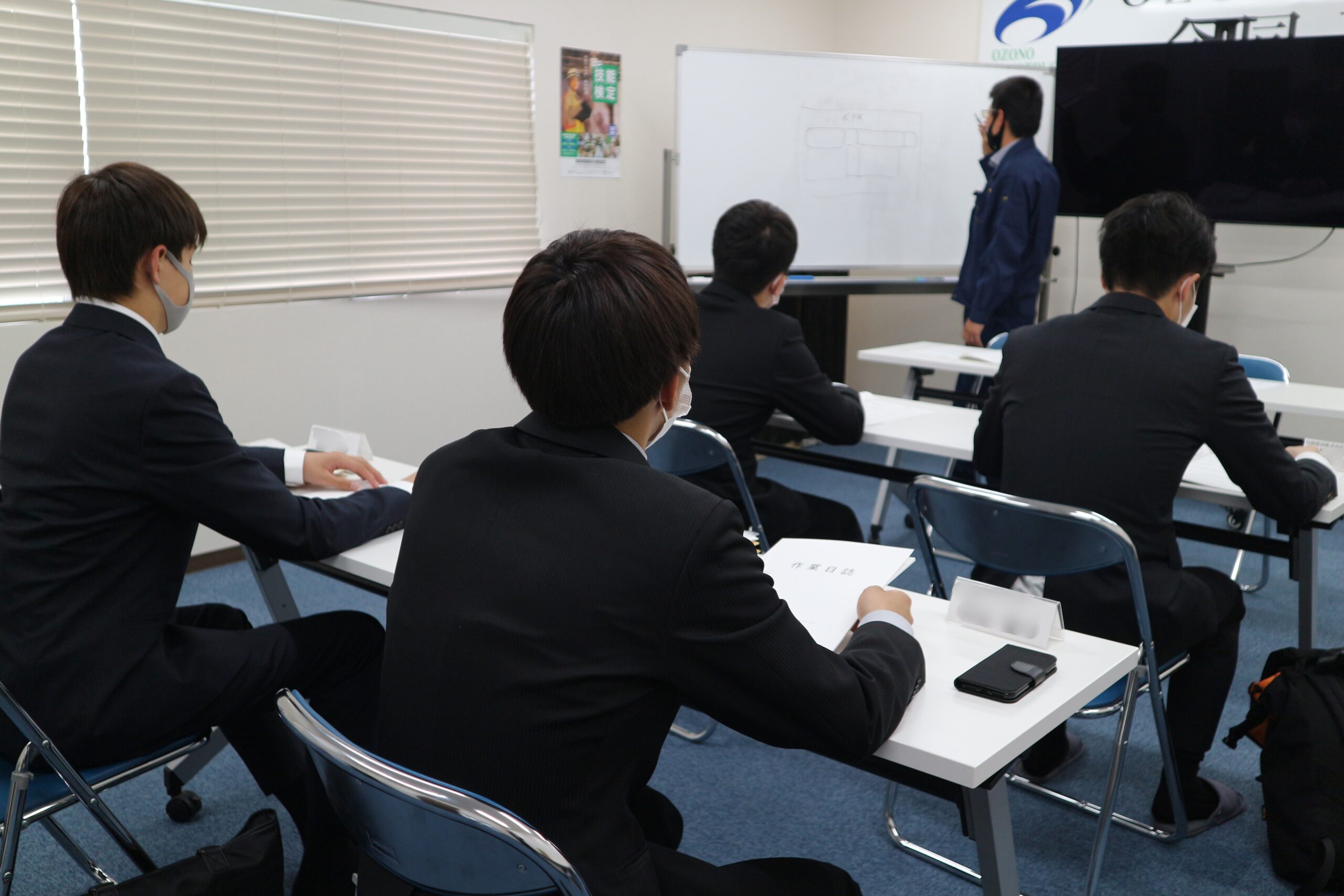 尾園建設　新入社員事務所研修風景