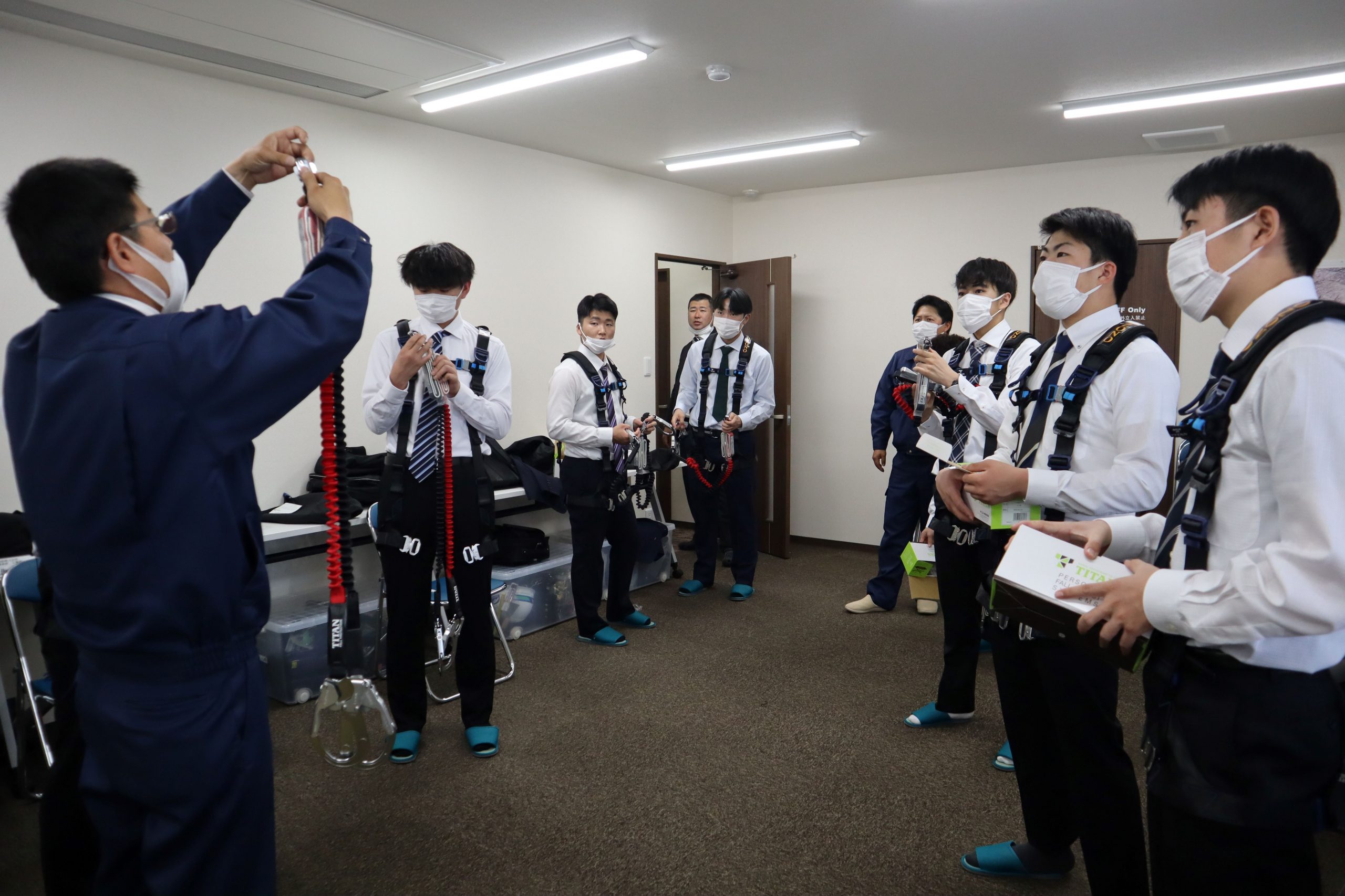 尾園建設　新入社員事務所研修風景